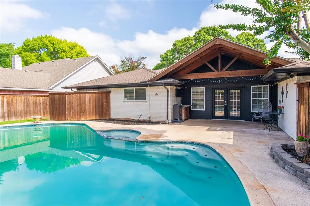 2725 Regal Road