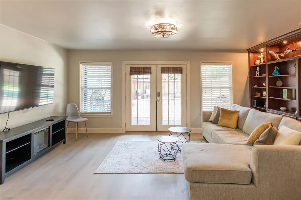 2725 Regal Road