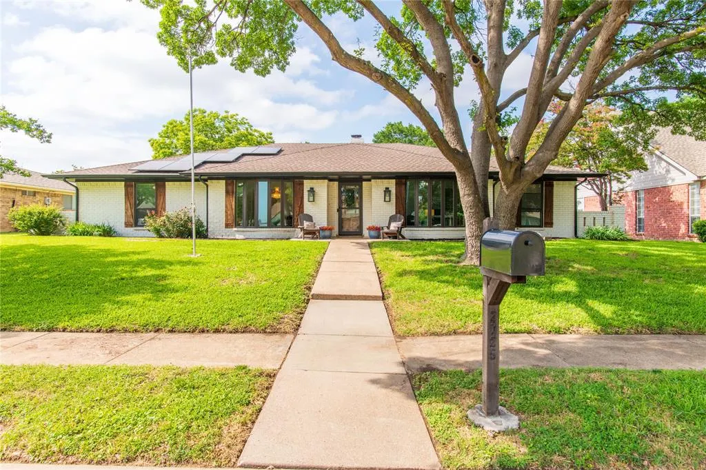 2725 Regal Road