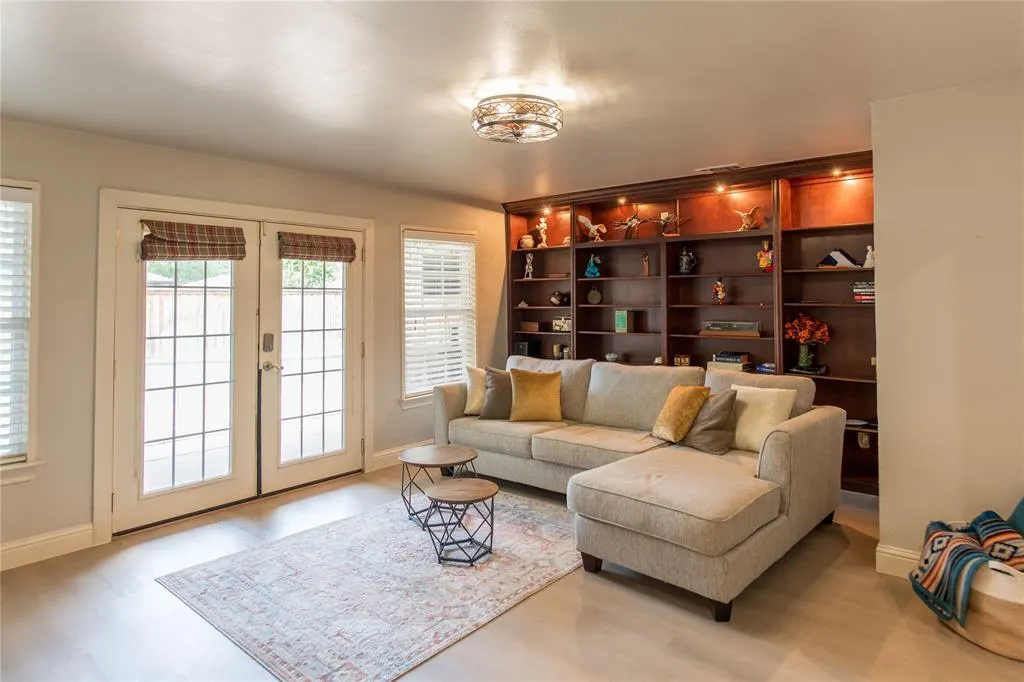 2725 Regal Road
