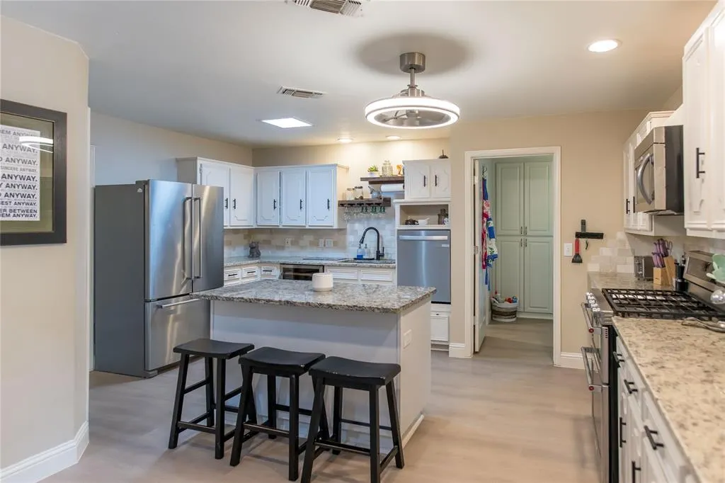 2725 Regal Road