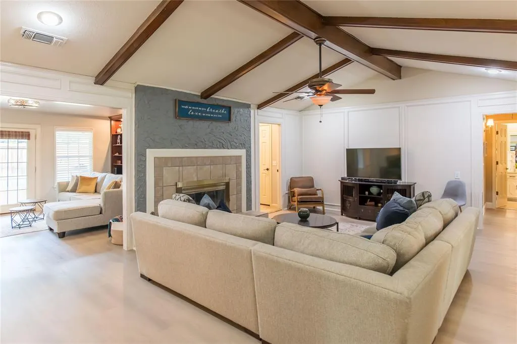2725 Regal Road