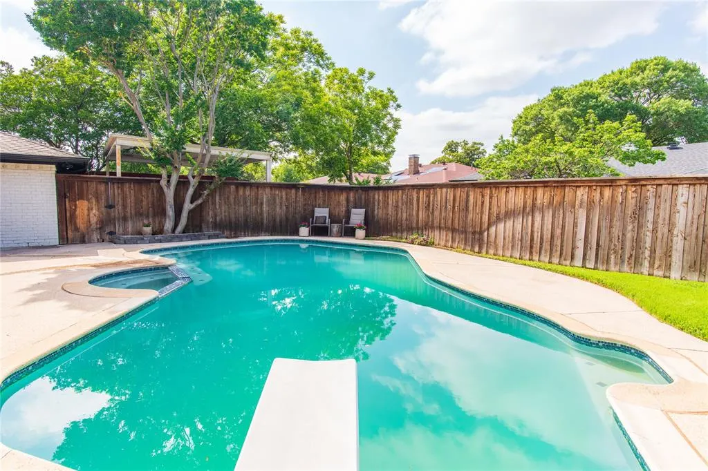 2725 Regal Road