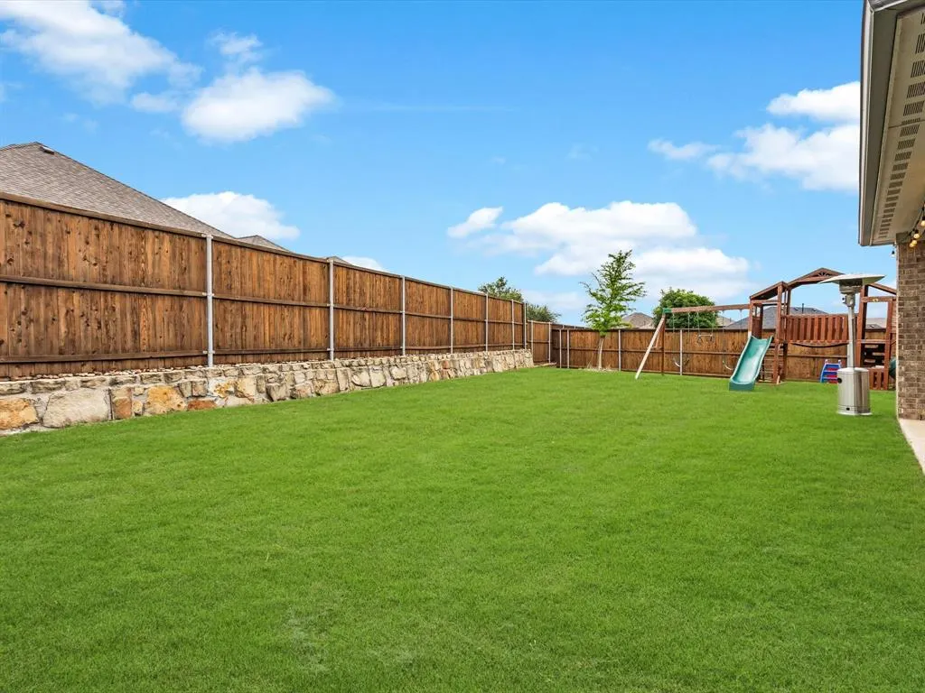 916 Monarch Lane
