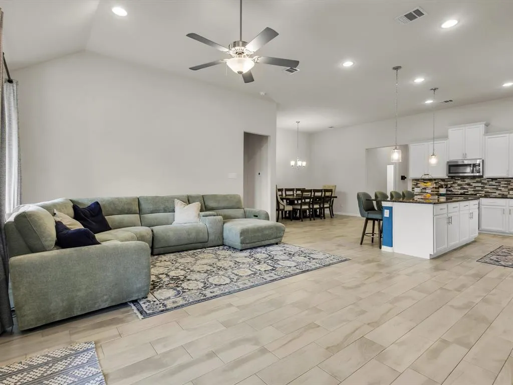 916 Monarch Lane