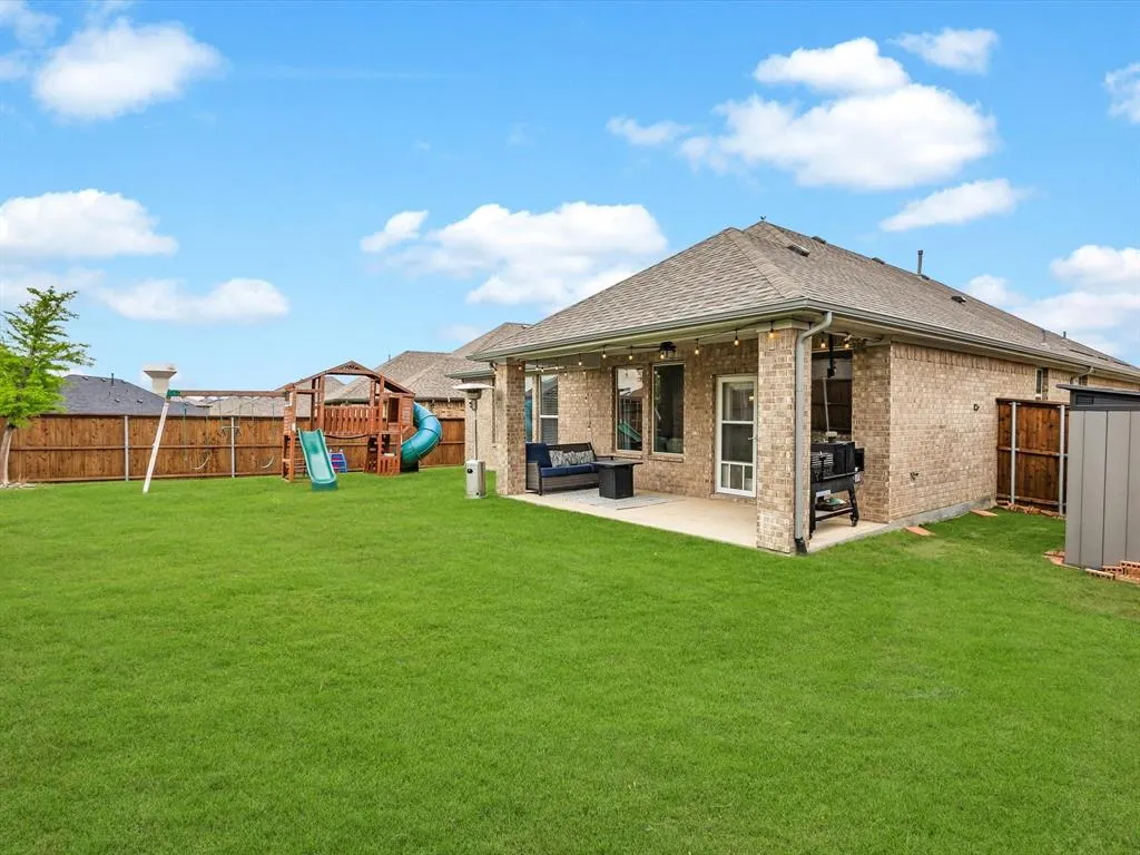 916 Monarch Lane
