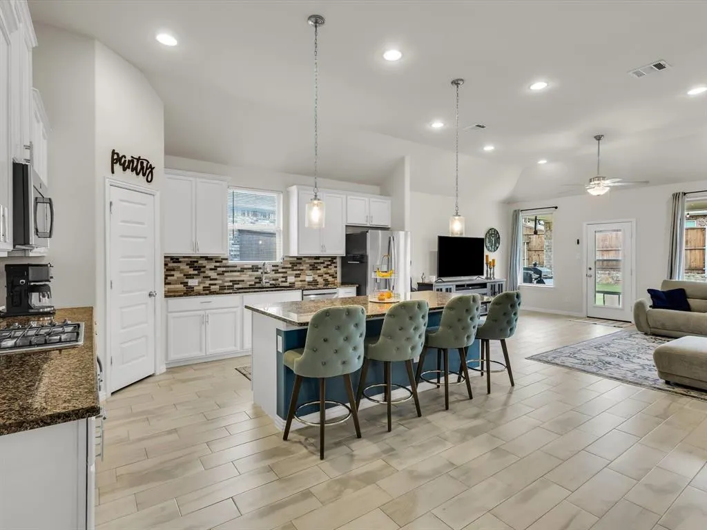 916 Monarch Lane