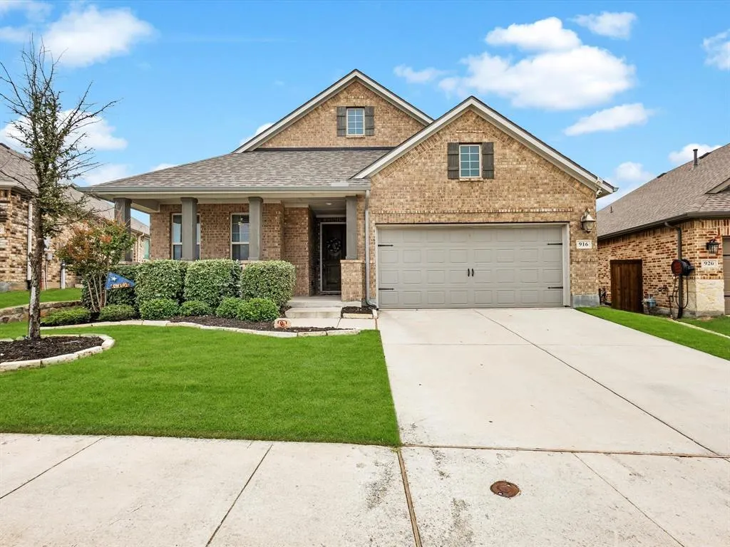 916 Monarch Lane