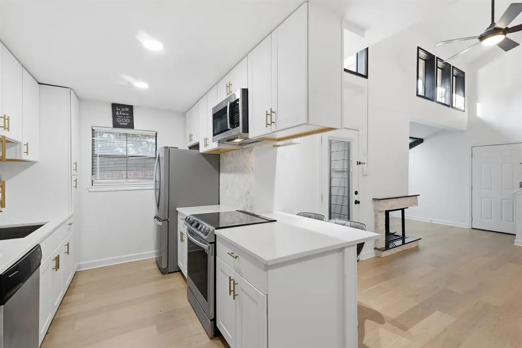 9600 Royal Lane, #208
