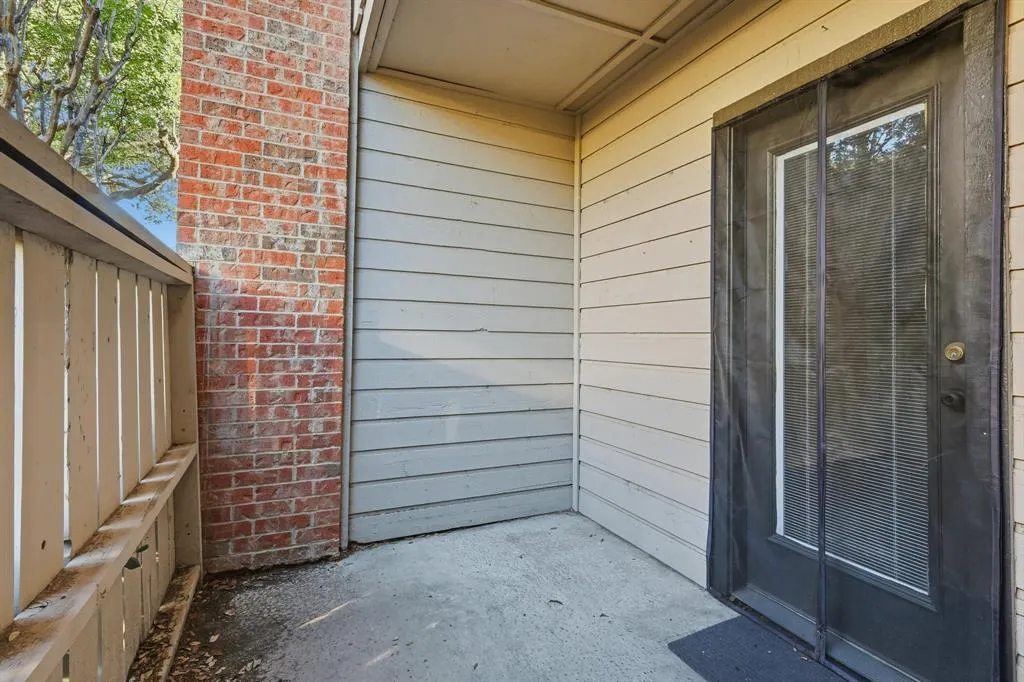 9600 Royal Lane, #208