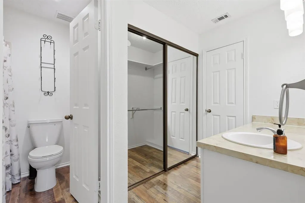 9600 Royal Lane, #208