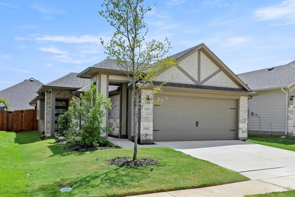 1621 Meadow Crest