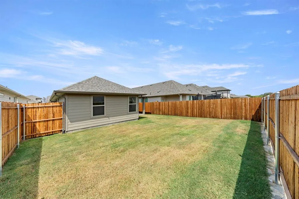 1621 Meadow Crest