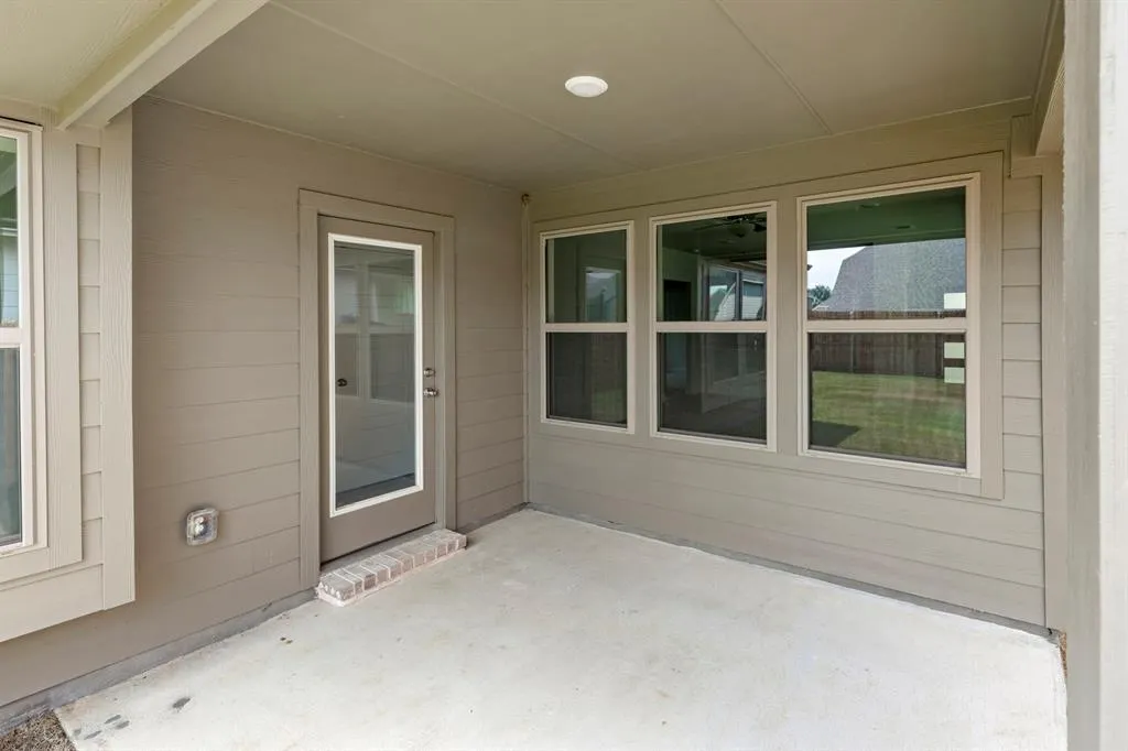 1621 Meadow Crest
