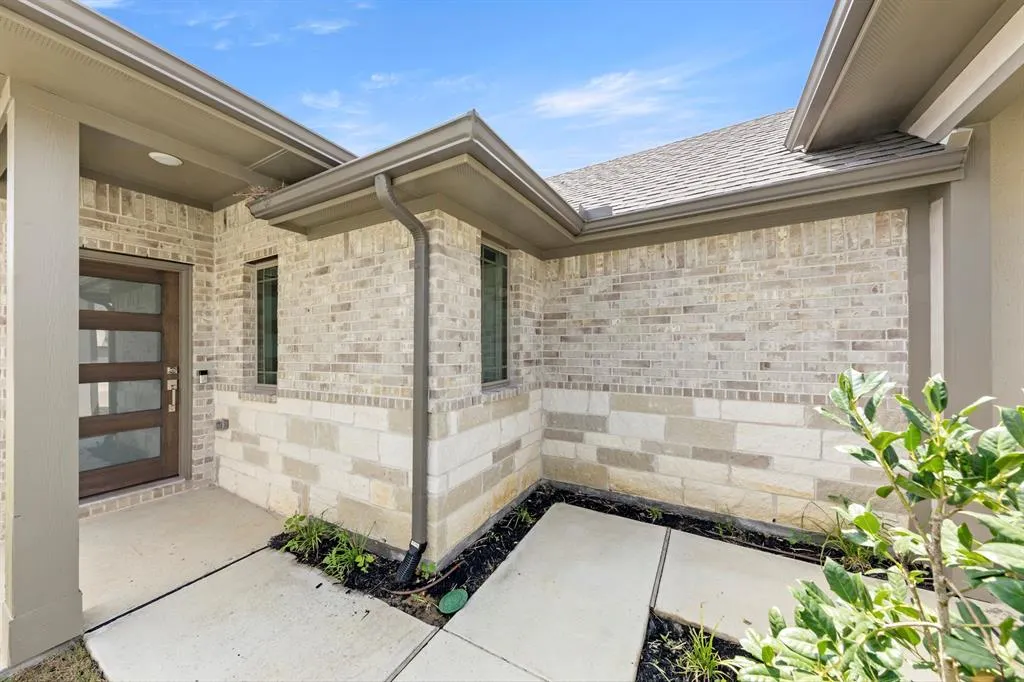 1621 Meadow Crest