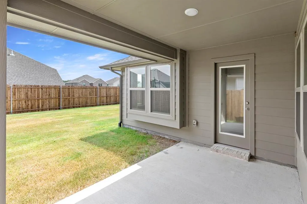 1621 Meadow Crest