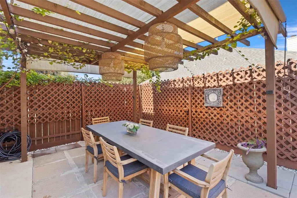 2212 Woodcrest Drive