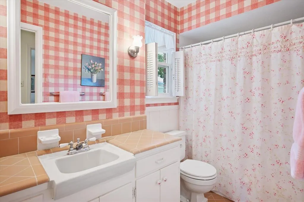 3843 Martha Lane
