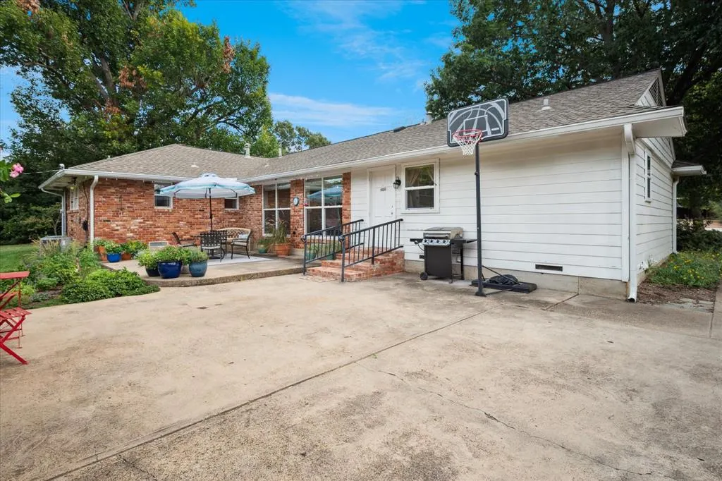 3843 Martha Lane