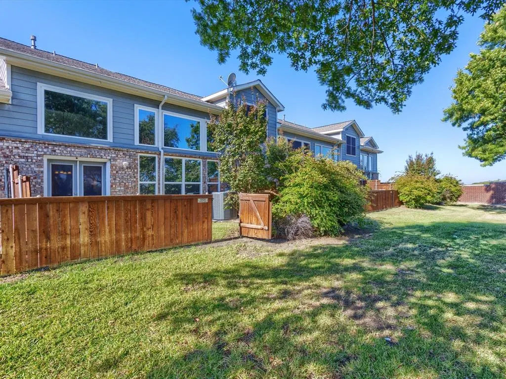 10028 Dryden Lane