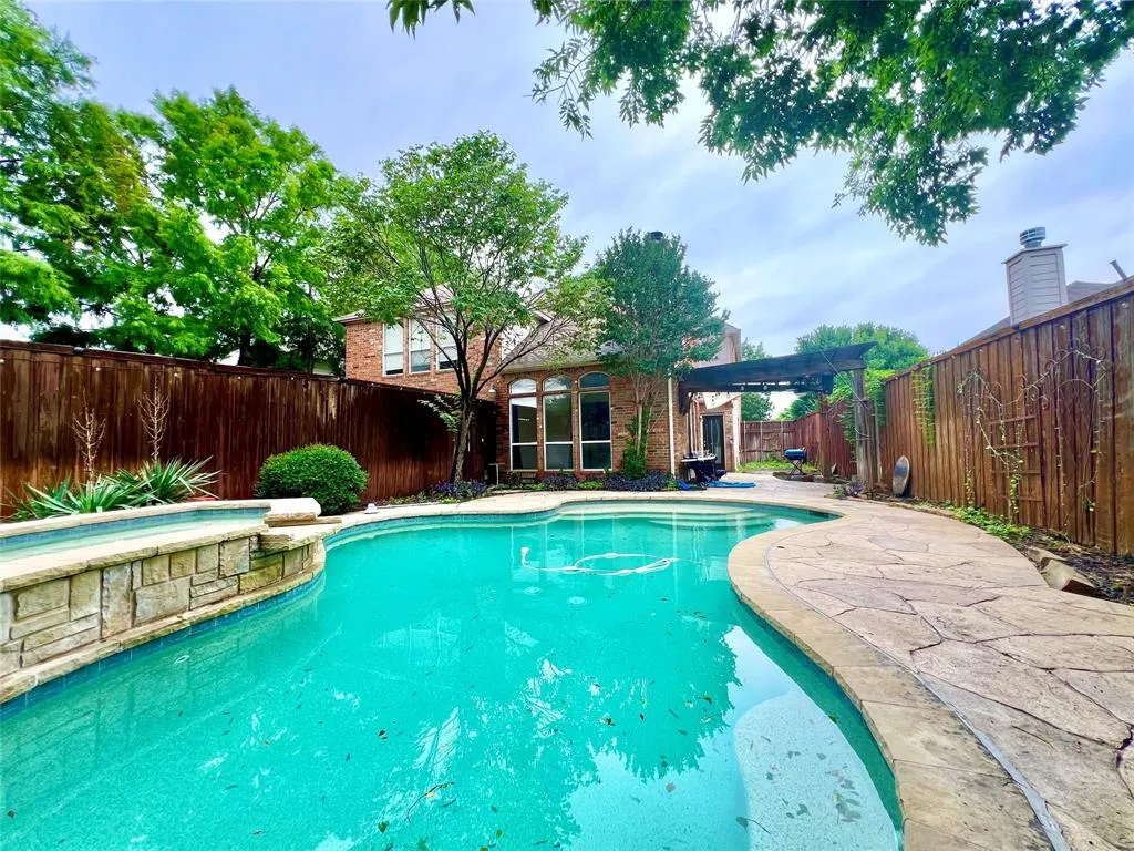 2837 Del Largo Way
