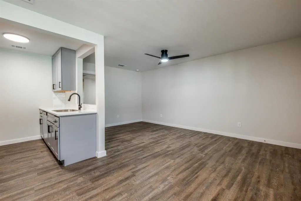 5909 Gaston Avenue, #207