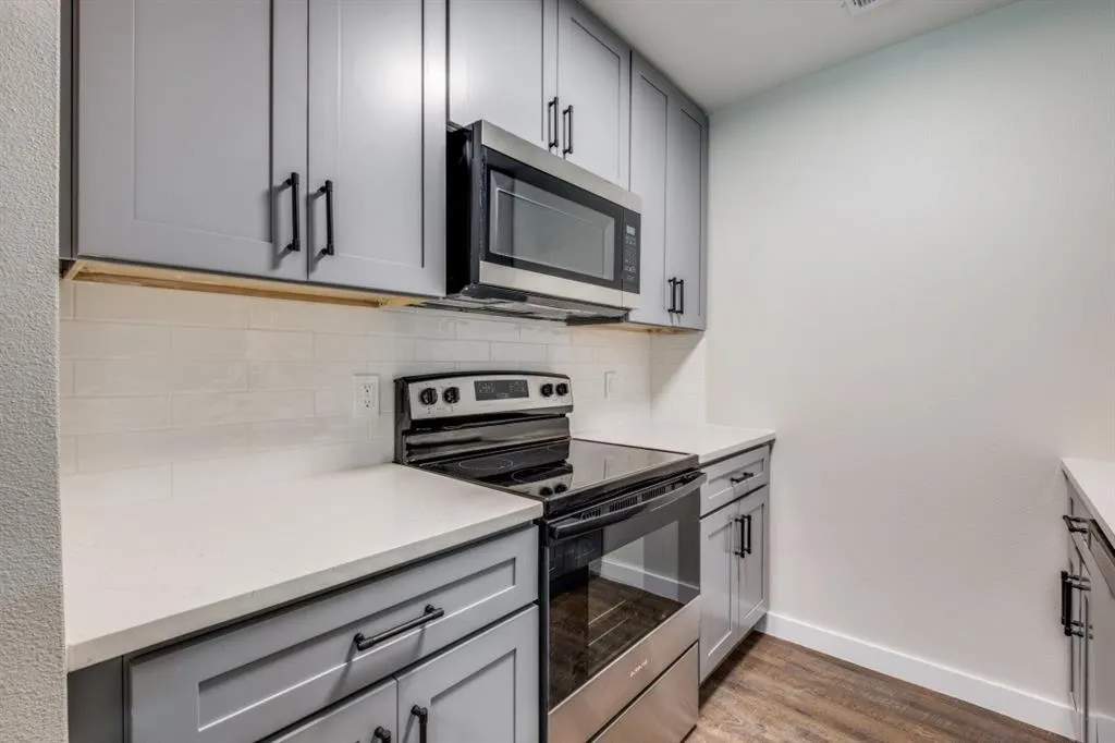5909 Gaston Avenue, #207