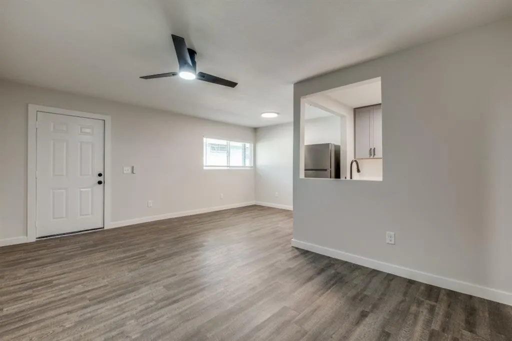 5909 Gaston Avenue, #207