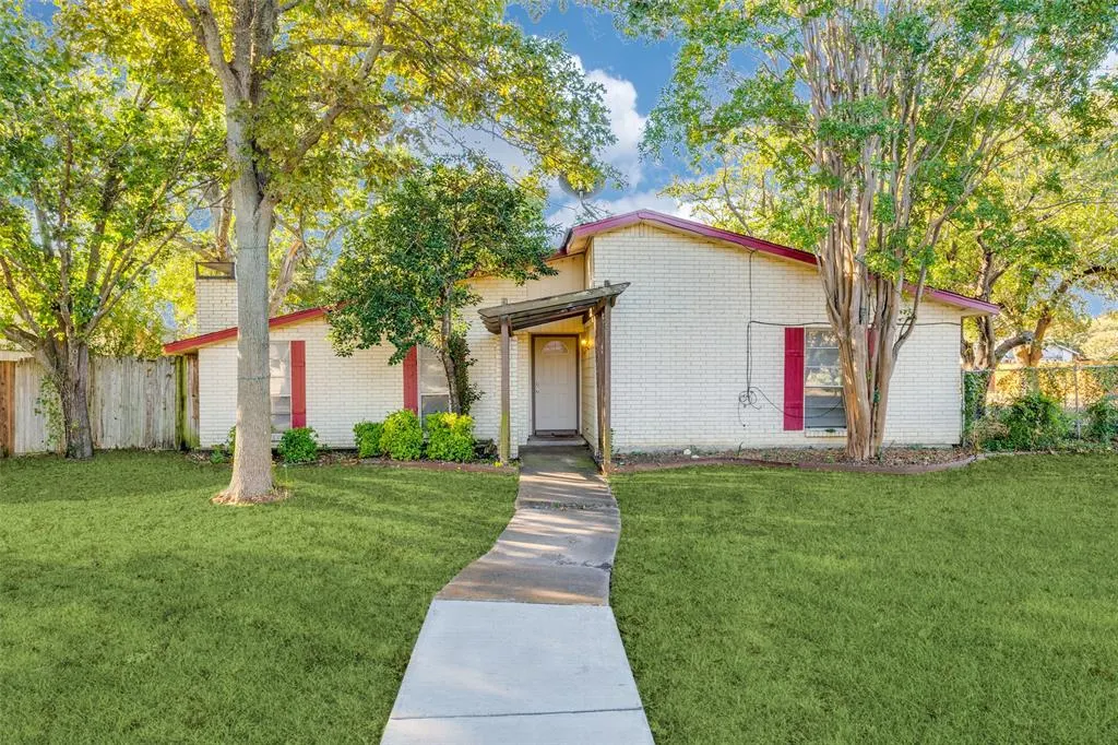 2200 Briarwood Drive