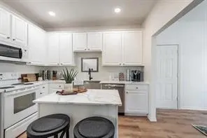 8598 Hawthorne Street