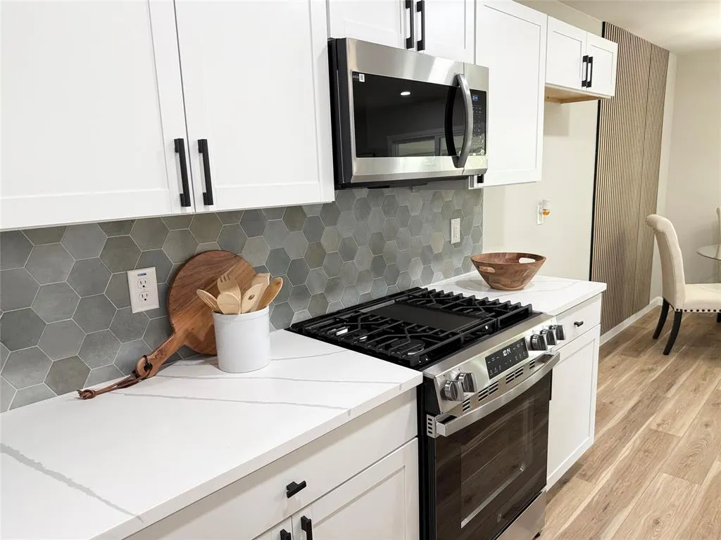 300 N Cottonwood Drive