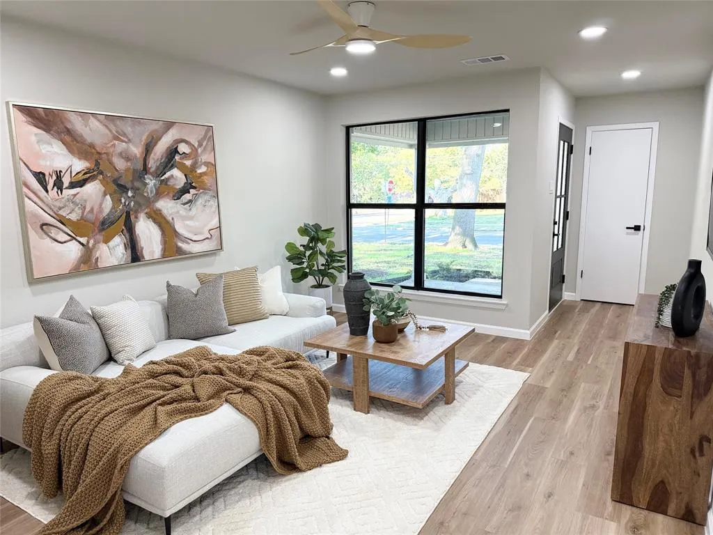 300 N Cottonwood Drive