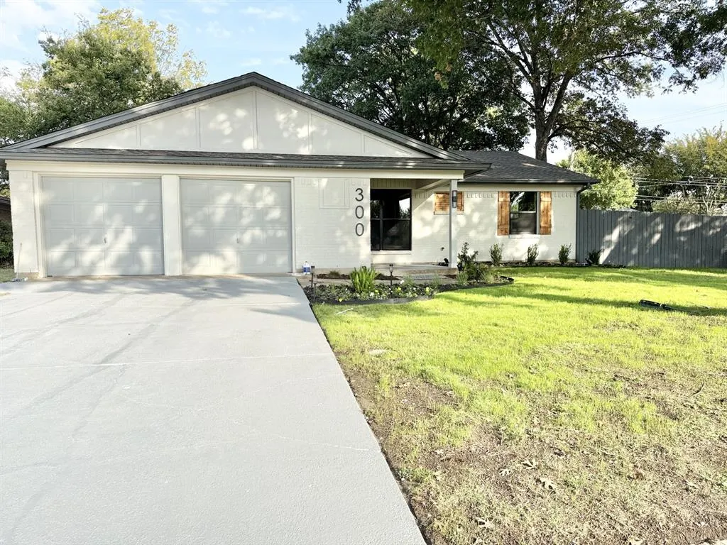 300 N Cottonwood Drive