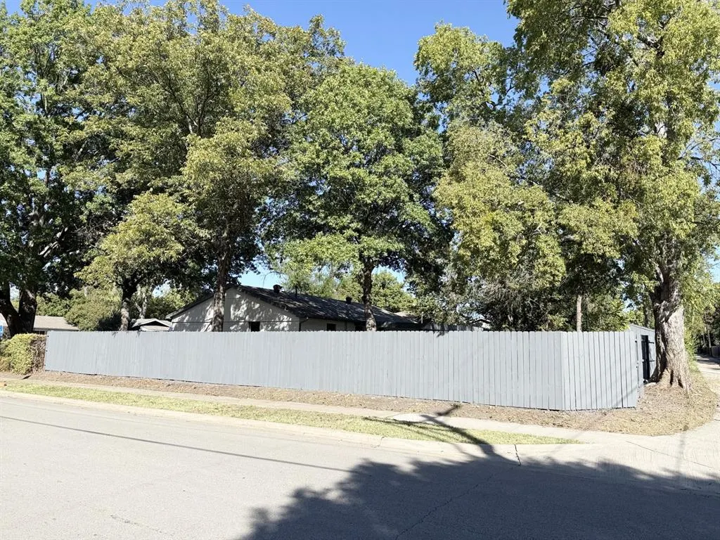 300 N Cottonwood Drive