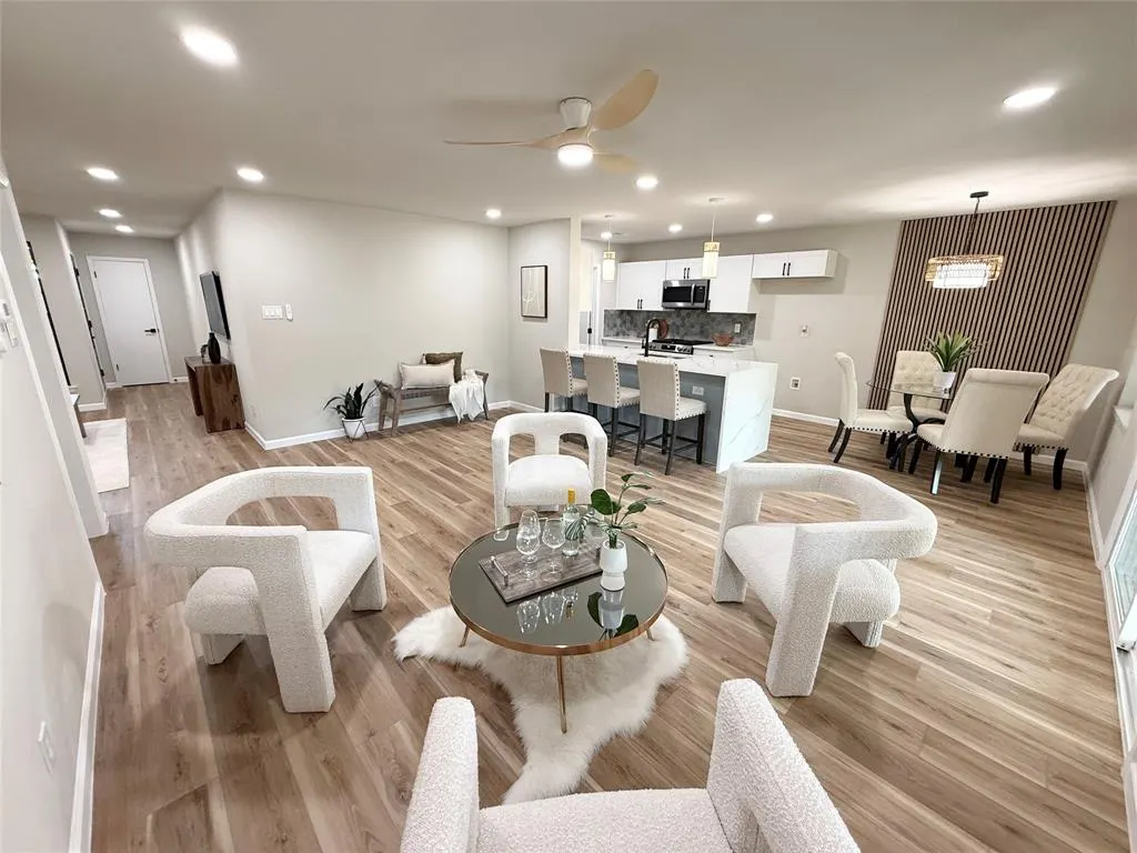 300 N Cottonwood Drive