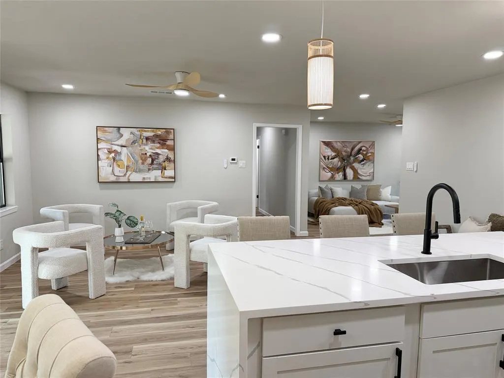 300 N Cottonwood Drive