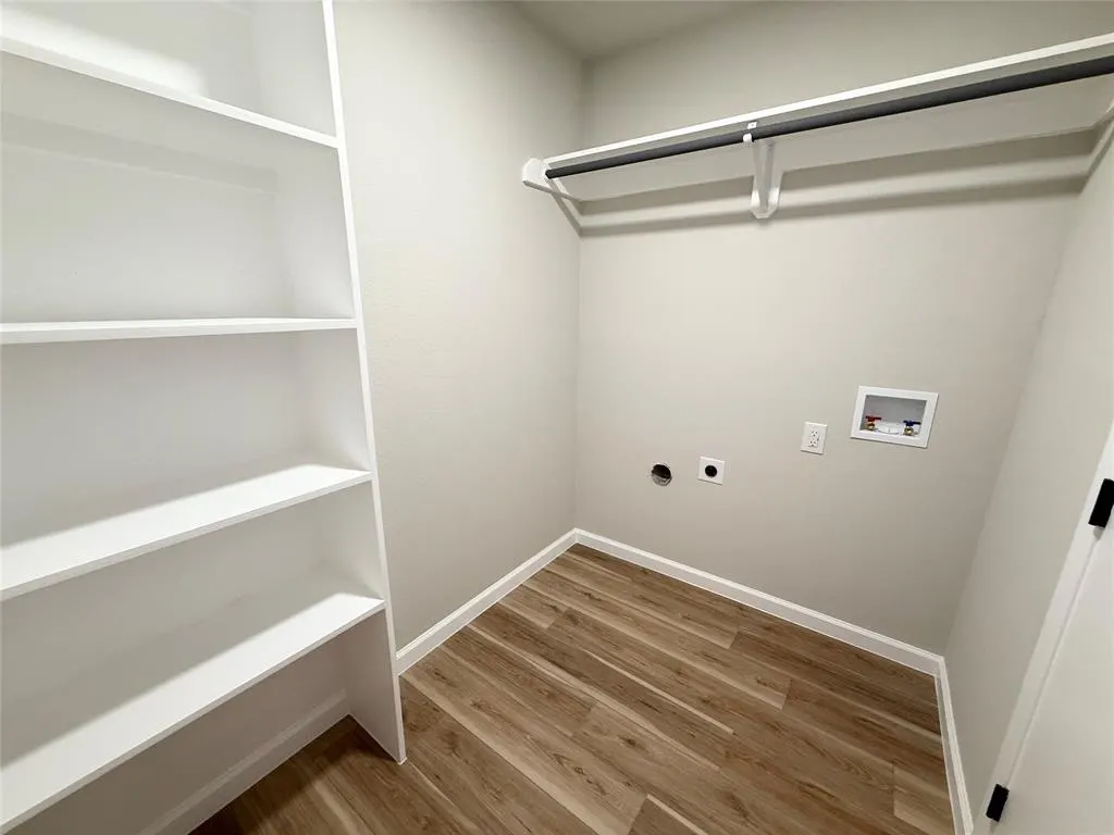 300 N Cottonwood Drive