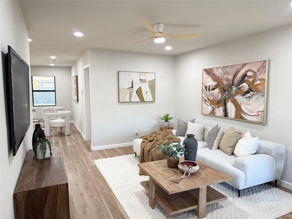 300 N Cottonwood Drive