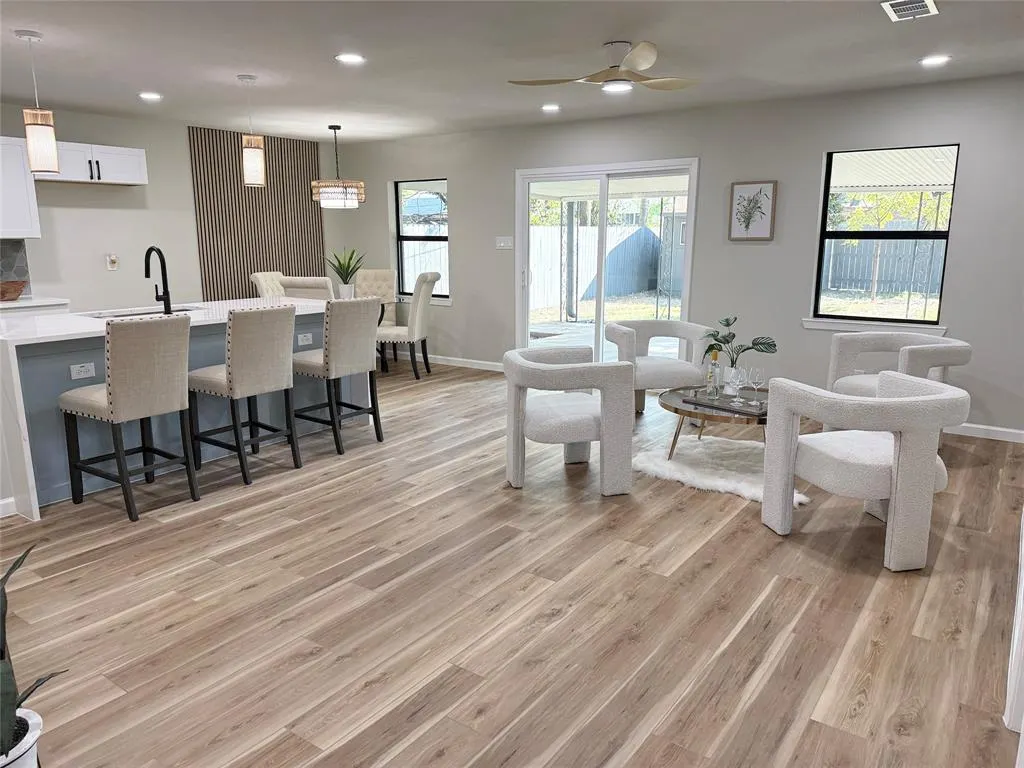 300 N Cottonwood Drive