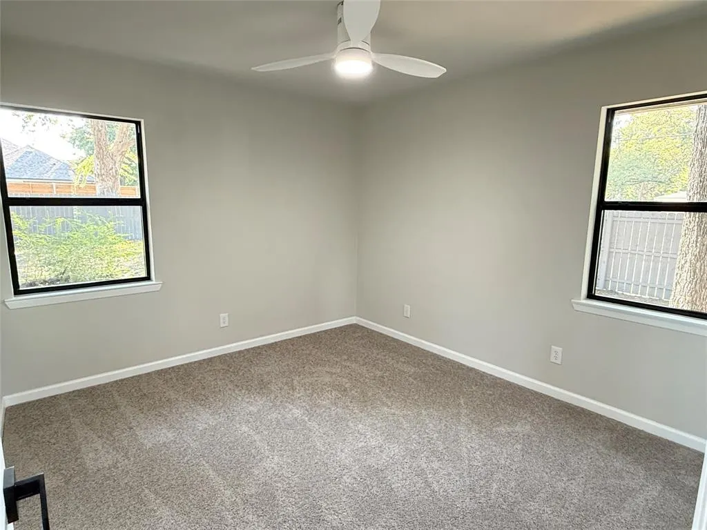 300 N Cottonwood Drive