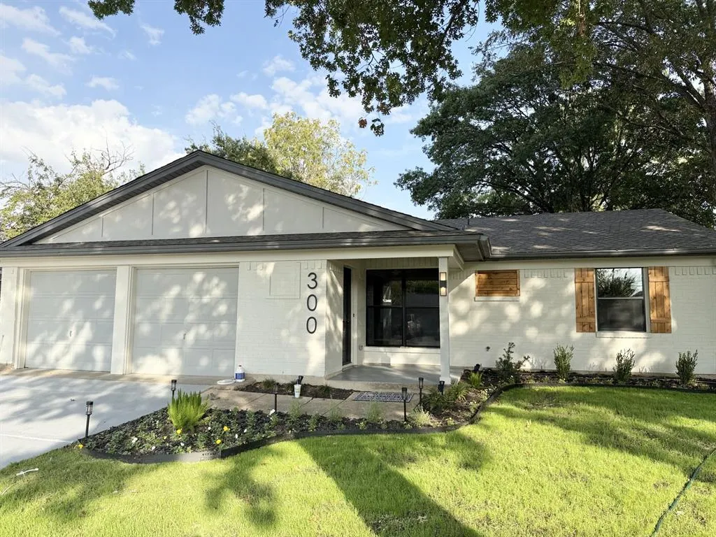 300 N Cottonwood Drive