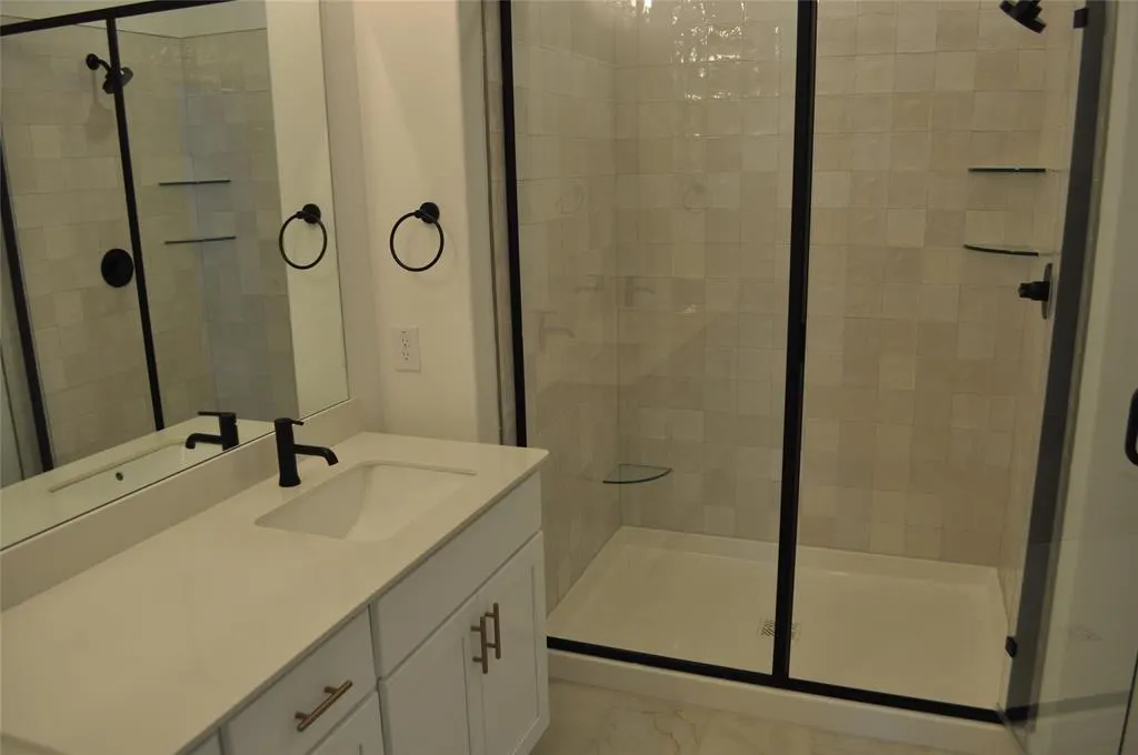 2553 Huxley Mews