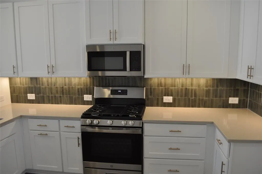 2553 Huxley Mews
