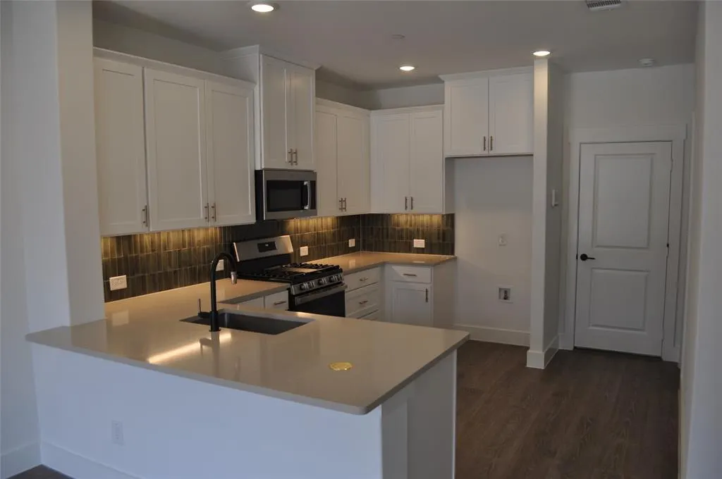 2553 Huxley Mews