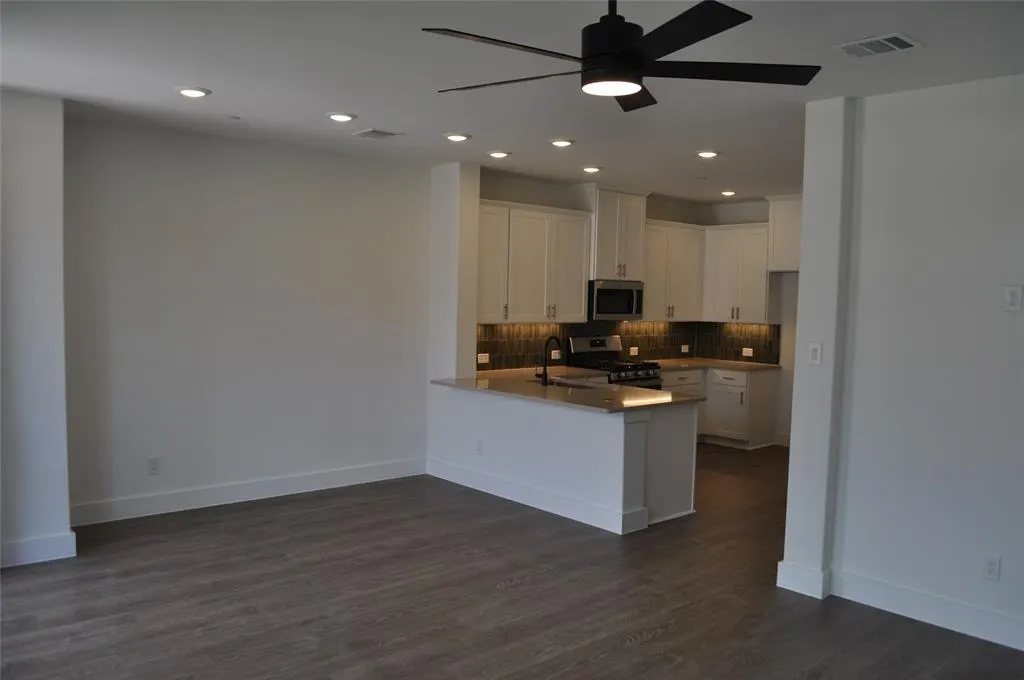2553 Huxley Mews