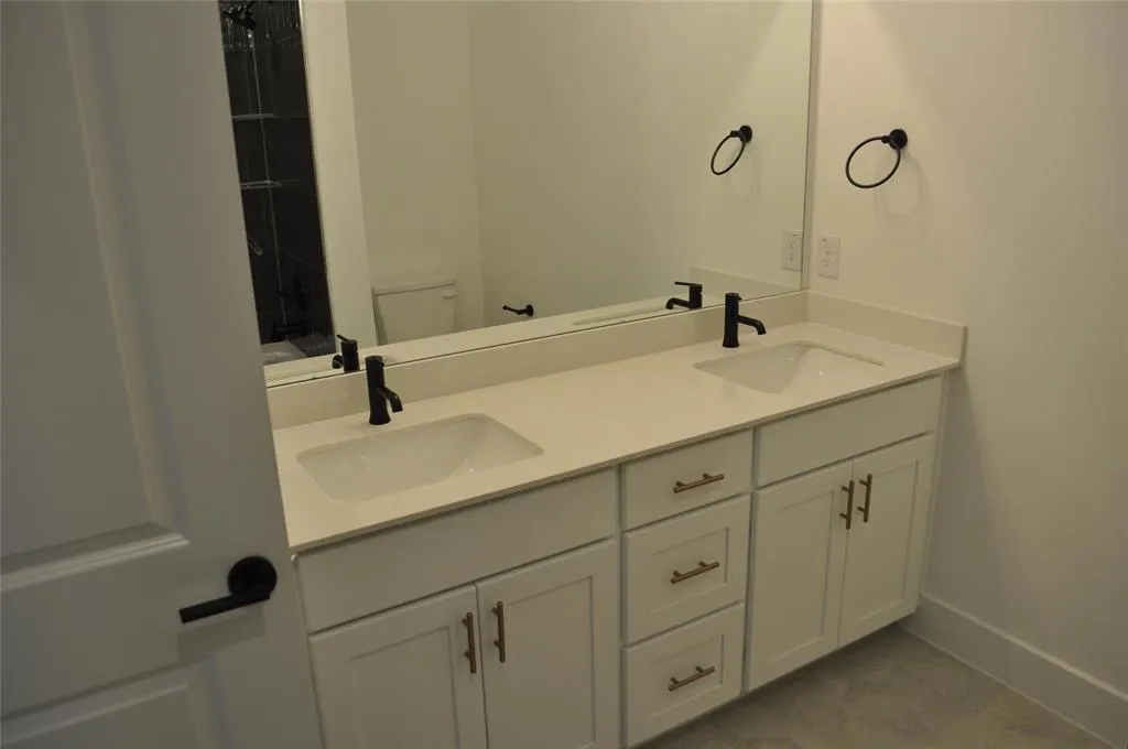 2553 Huxley Mews