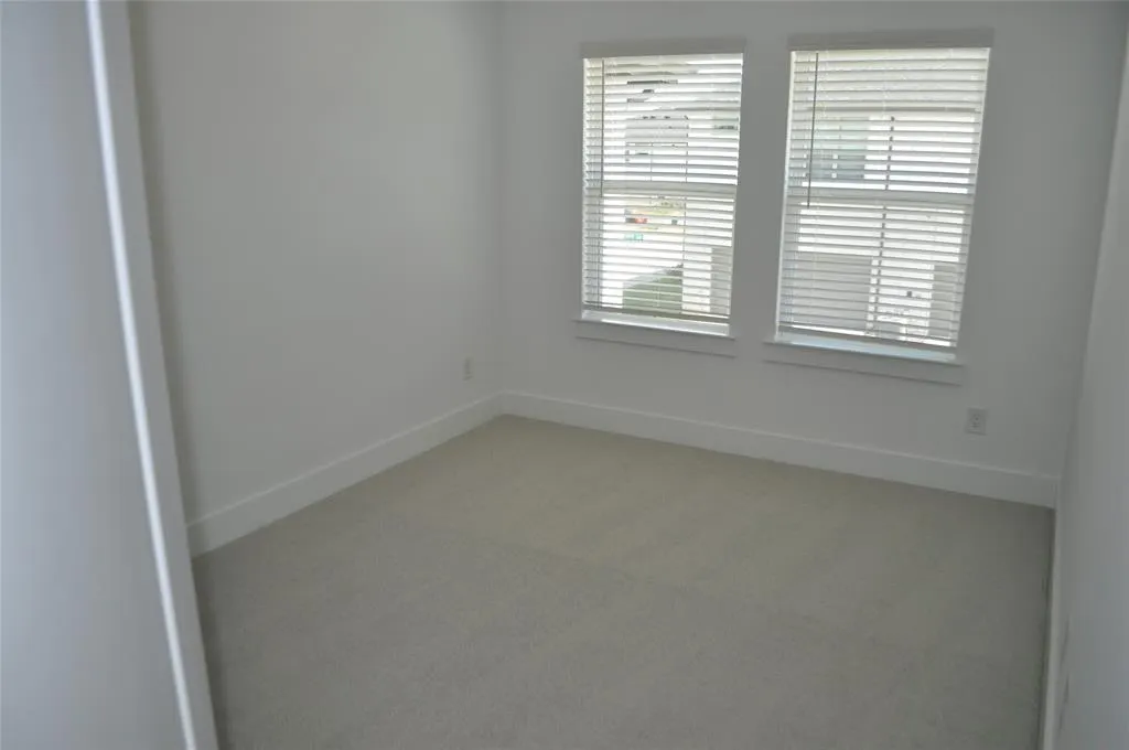 2553 Huxley Mews