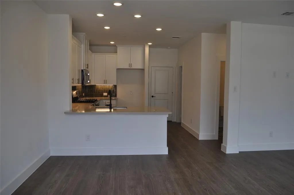 2553 Huxley Mews