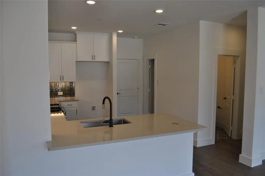 2553 Huxley Mews