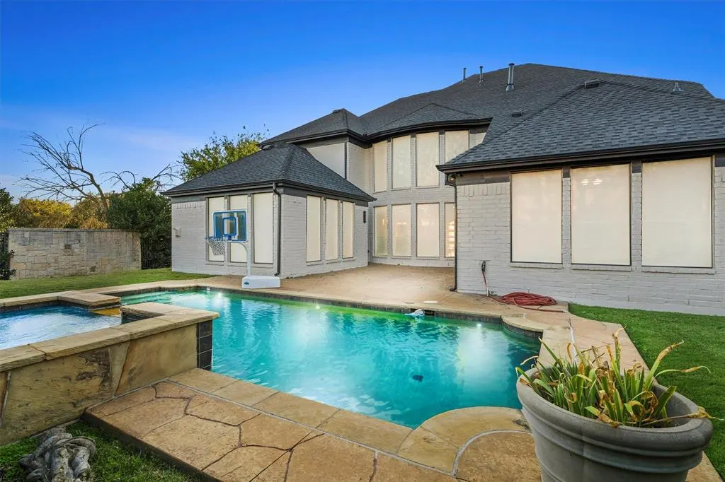 810 Summerfield